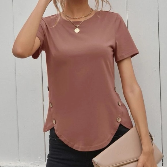 Asymmetrical hem short sleeve top - Picture 4 of 4